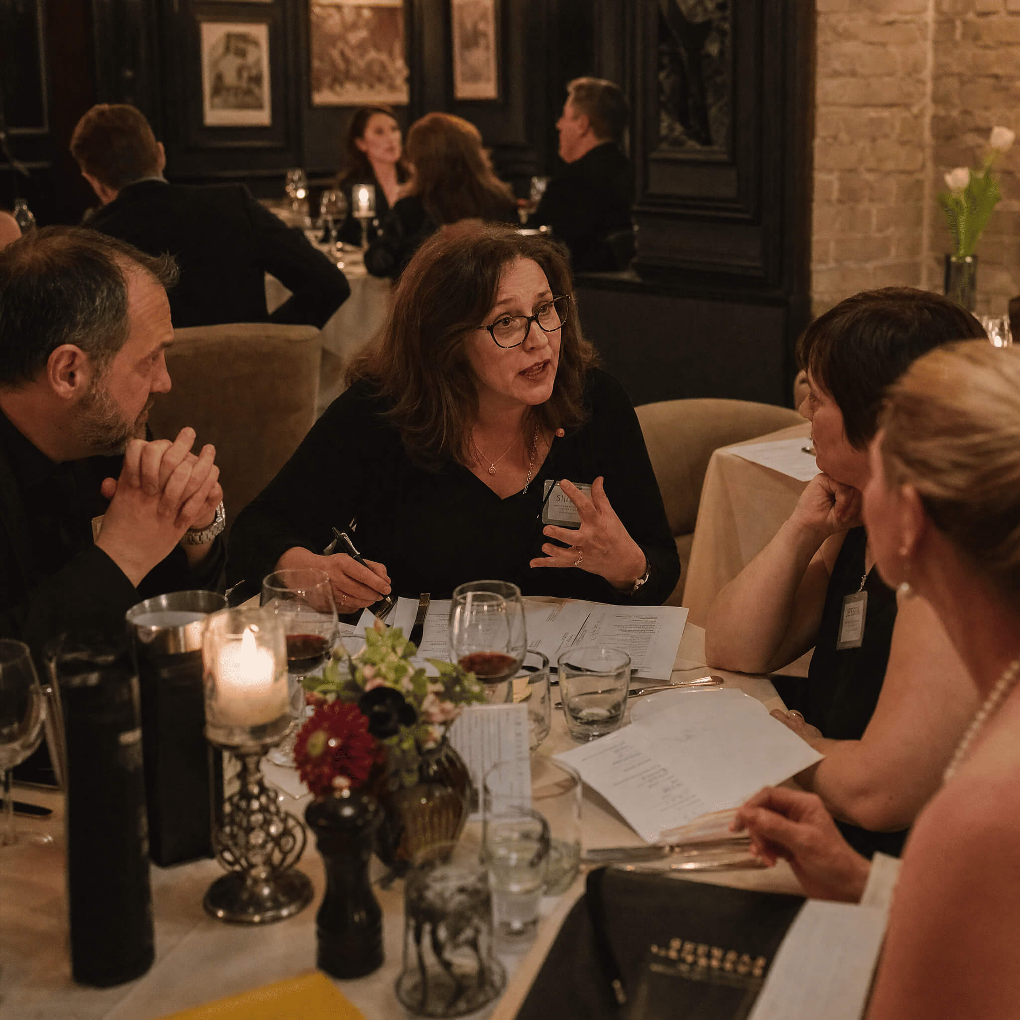 Brindisi durante la cena